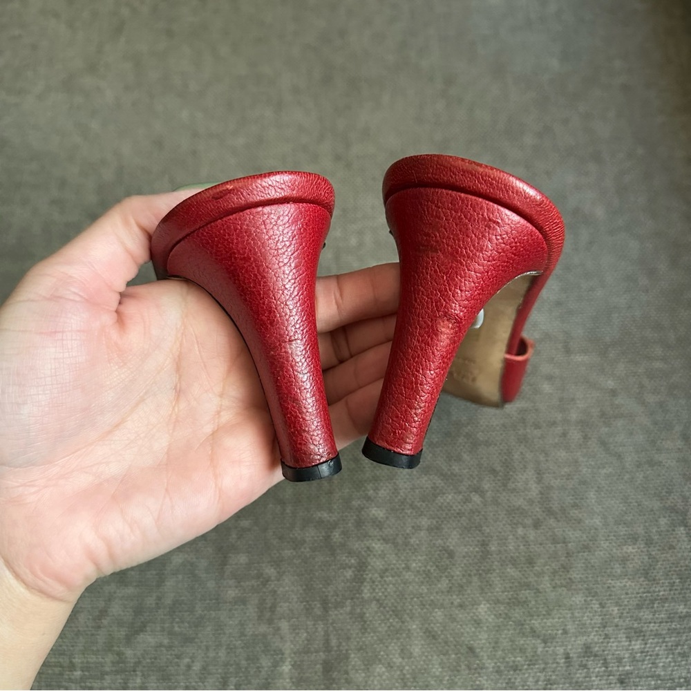 Vintage Prada buckled red leather heeled sandals - Picture 7 of 8